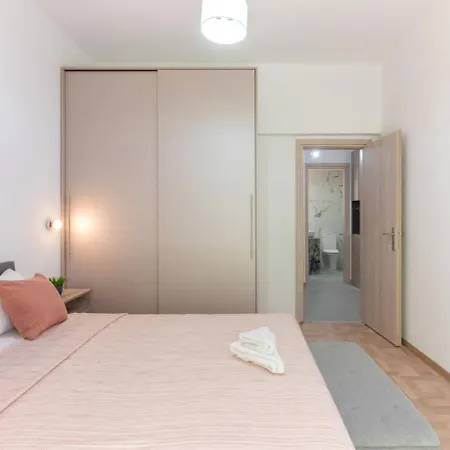Apartment Modern & Comfort In Metaksourgeio 1 *