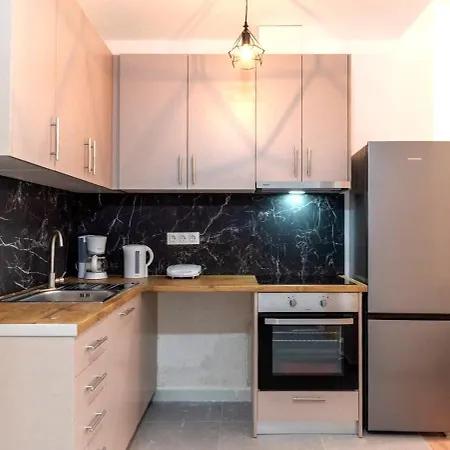 Apartment Modern & Comfort In Metaksourgeio 1